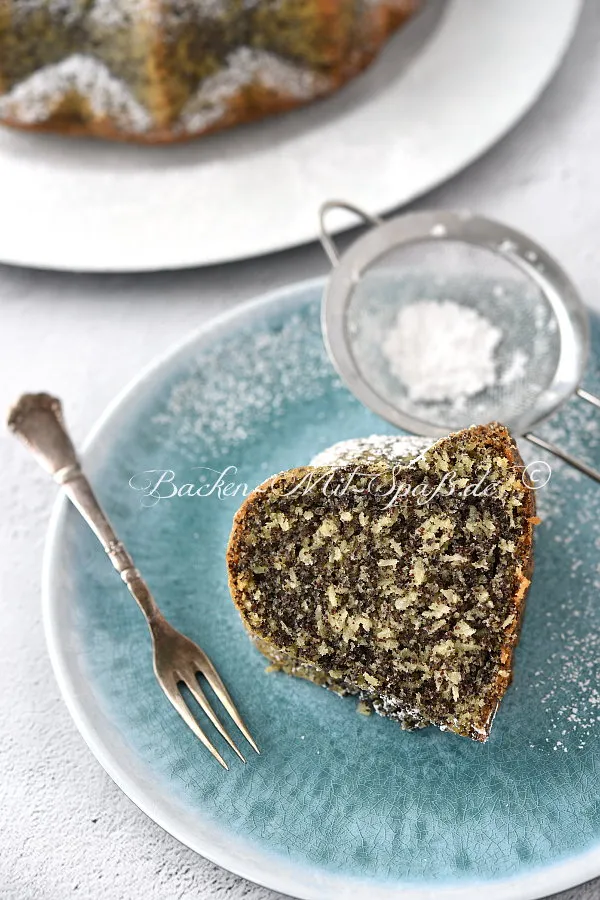 Mohn-Kokos-Gugelhupf Mohn-Kokos-Gugelhupf