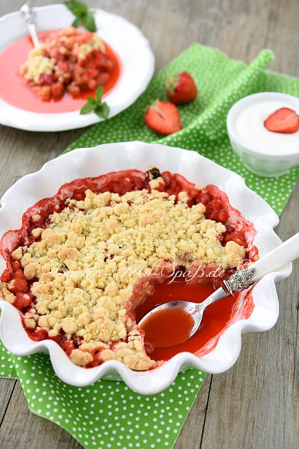 Erdbeer-Rhabarber-Crumble Erdbeer-Rhabarber-Crumble