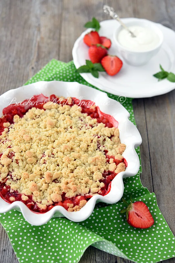 Erdbeer-Rhabarber-Crumble Erdbeer-Rhabarber-Crumble