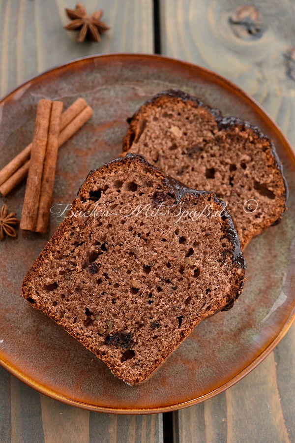 Gewürzkuchen mit Buttermilch und Konfitüre