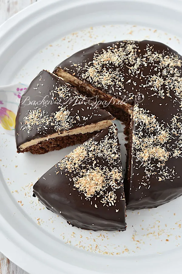 Keto Schoko-Kokoskuchen mit Erdnusscreme Keto Schoko-Kokoskuchen mit Erdnusscreme