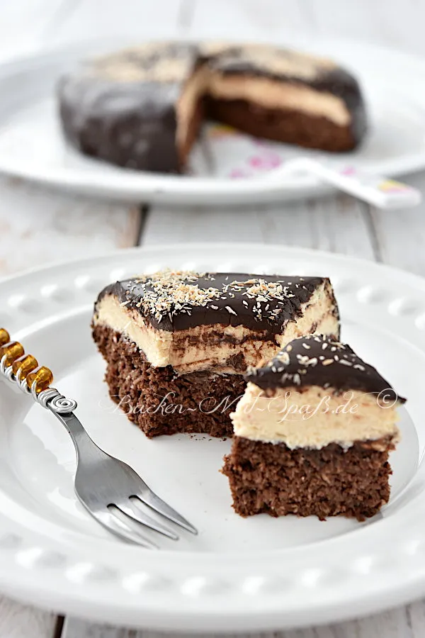 Keto Schoko-Kokoskuchen mit Erdnusscreme Keto Schoko-Kokoskuchen mit Erdnusscreme