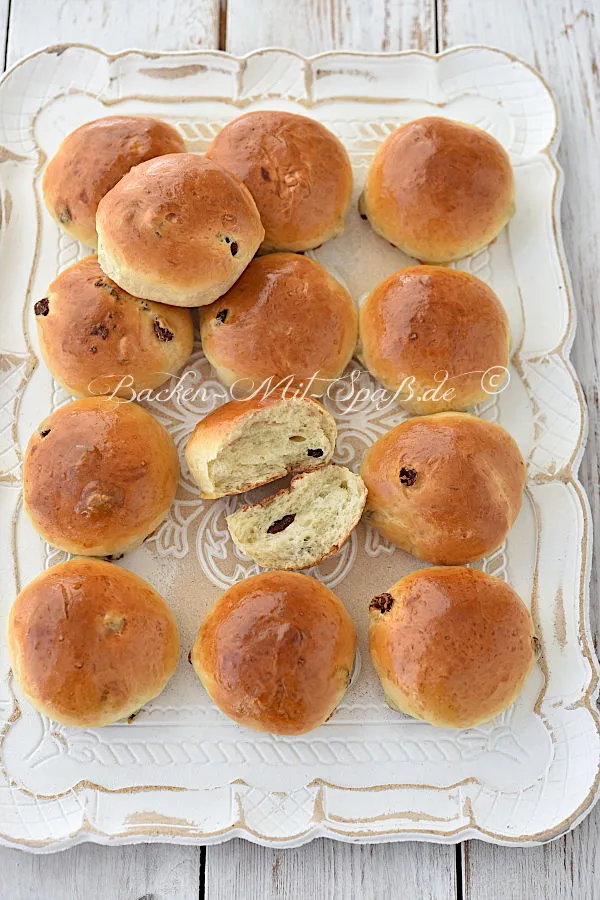 Rosinenbrötchen Rosinenbrötchen