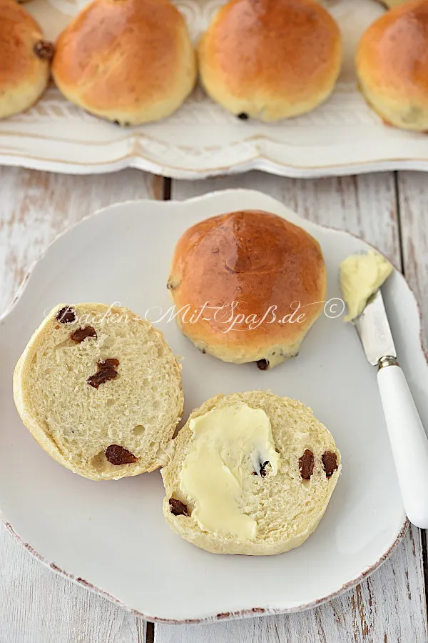 Rosinenbrötchen Rosinenbrötchen