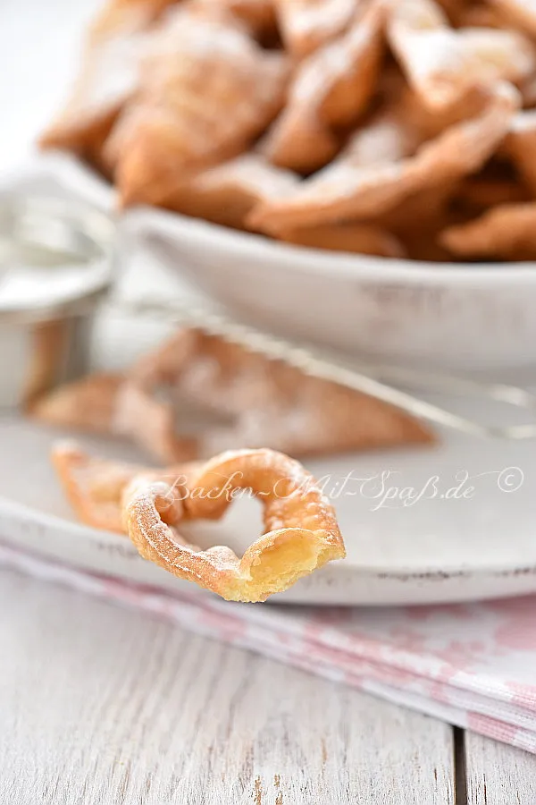 Polnische Raderkuchen (Faworki) Polnische Raderkuchen (Faworki)