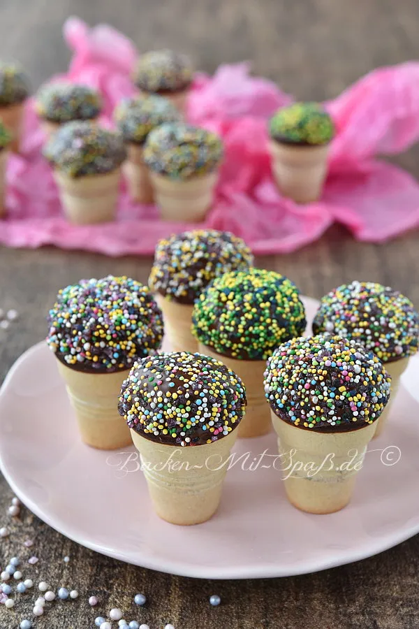 Kuchen im Waffelbecher Kuchen im Waffelbecher