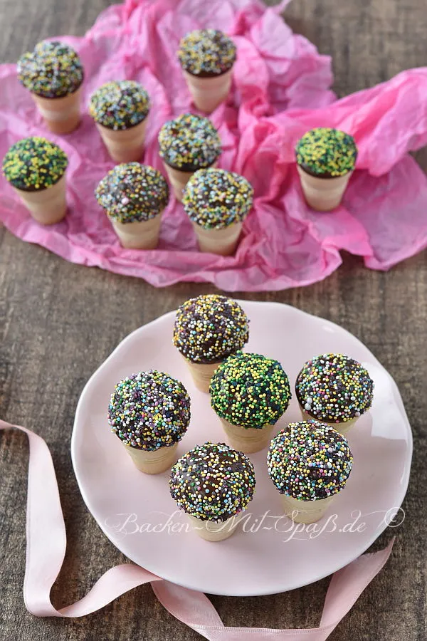 Kuchen im Waffelbecher Kuchen im Waffelbecher