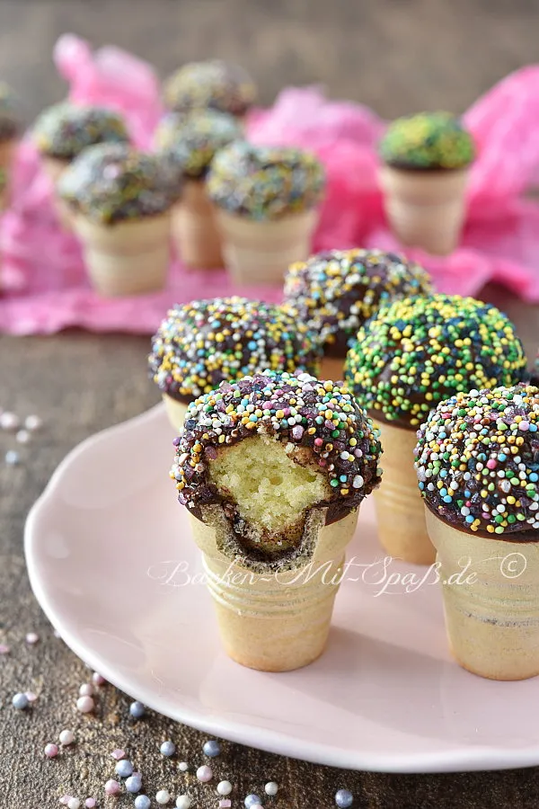 Kuchen im Waffelbecher Kuchen im Waffelbecher