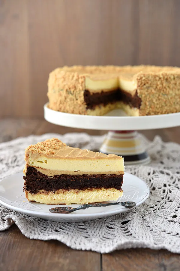 Brownie- Käsetorte mit Erdnussbuttercreme Brownie- Käsetorte mit Erdnussbuttercreme