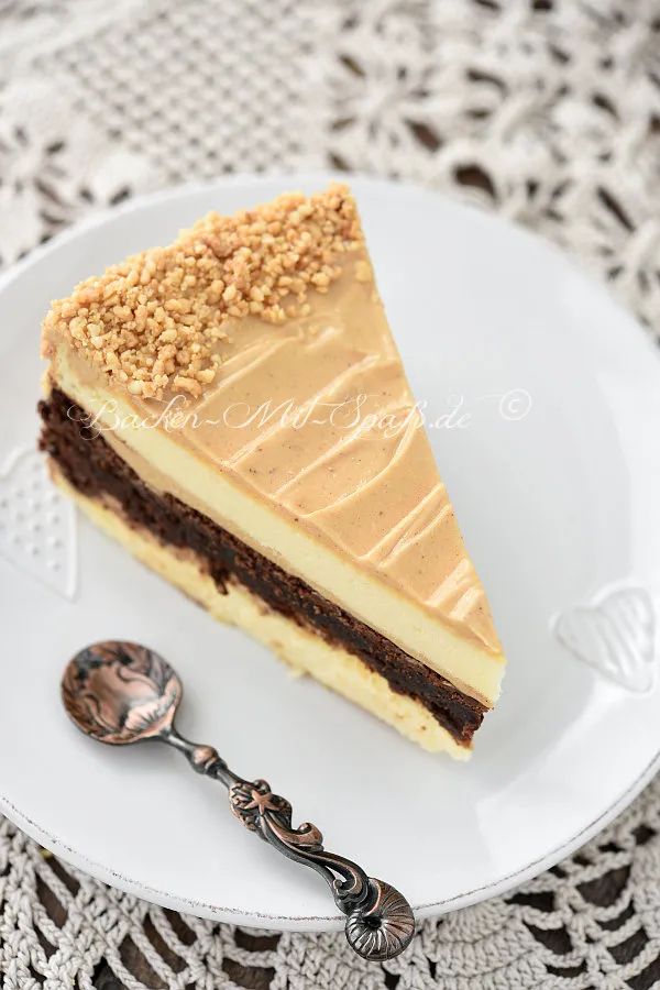 Brownie- Käsetorte mit Erdnussbuttercreme Brownie- Käsetorte mit Erdnussbuttercreme