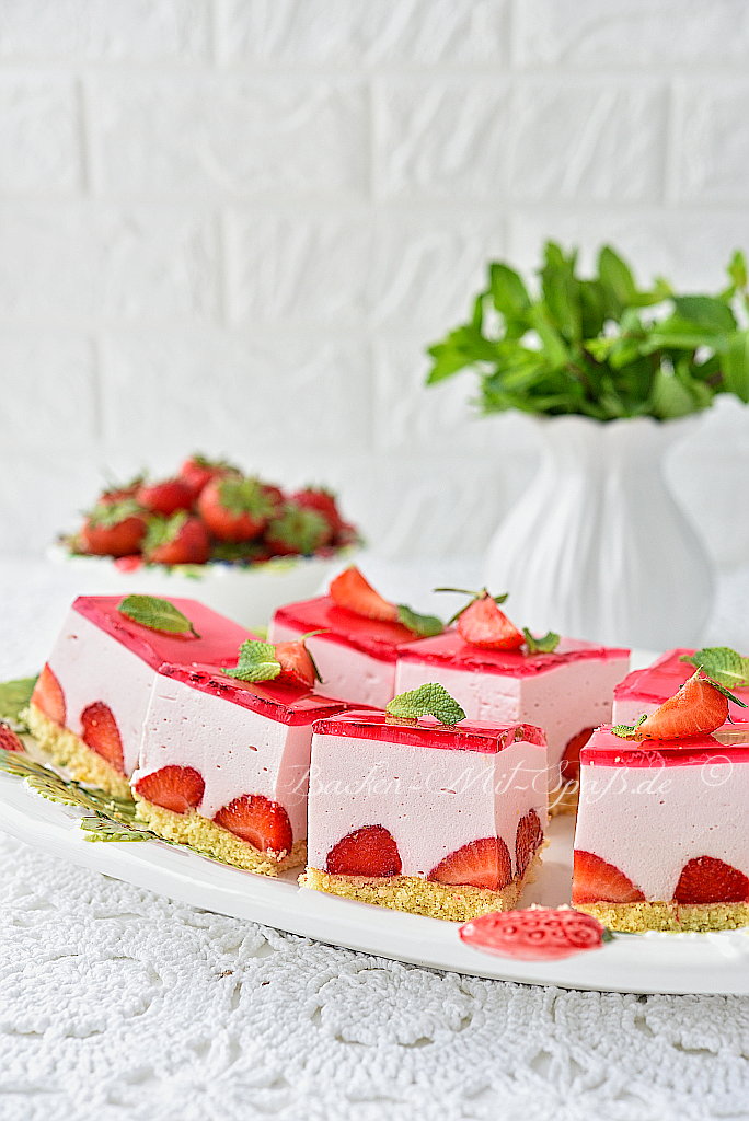 Wackelpudding-Erdbeer-Kuchen