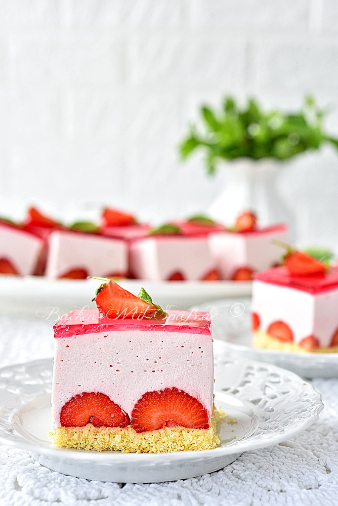 Wackelpudding-Erdbeer-Kuchen