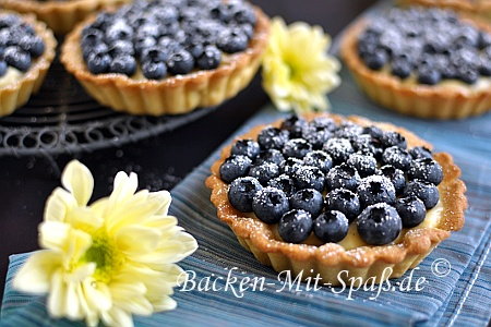 Tartelettes mit Crème Pâtissière und Sommerfrüchten