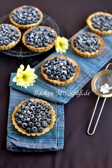 Tartelettes mit Crème Pâtissière und Sommerfrüchten