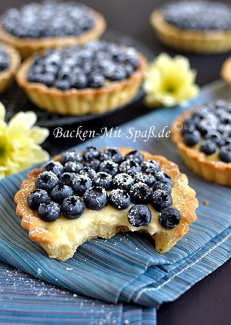 Tartelettes mit Crème Pâtissière und Sommerfrüchten