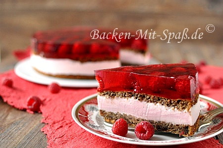 Nuss- Schokokuchen mit Himbeeren Nuss- Schokokuchen mit Himbeeren