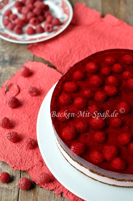 Nuss- Schokokuchen mit Himbeeren Nuss- Schokokuchen mit Himbeeren