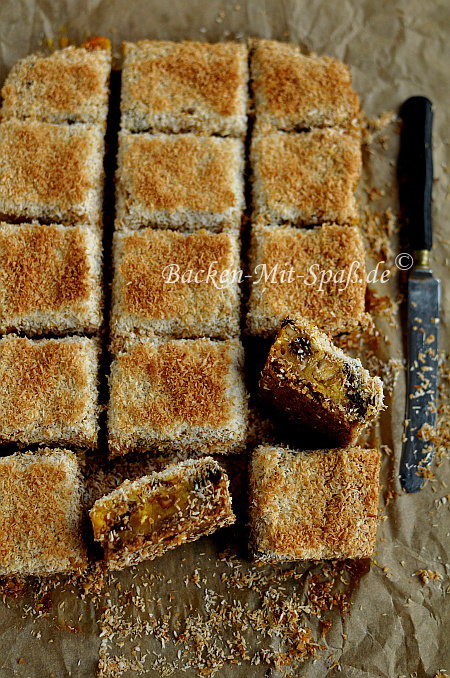 Kürbis- Apfel- Schnitten mit Kokos Kürbis- Apfel- Schnitten mit Kokos