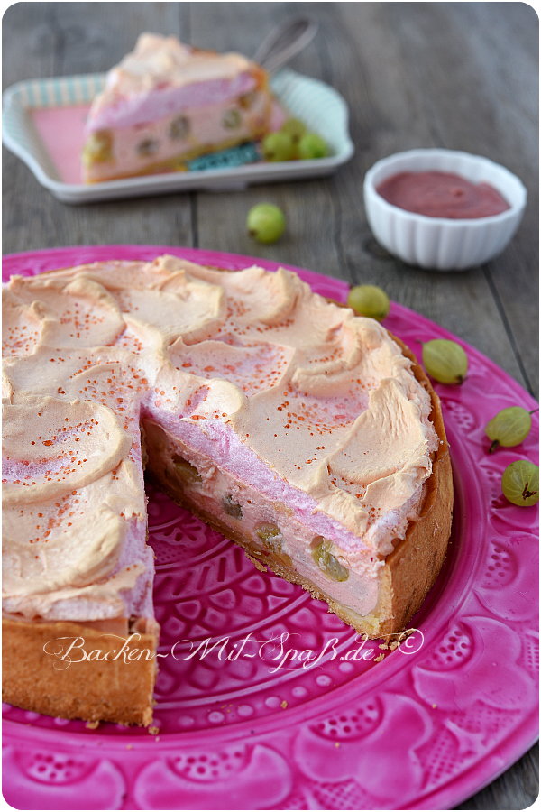 Stachelbeer- Käsekuchen mit Baiser Stachelbeer- Käsekuchen mit Baiser