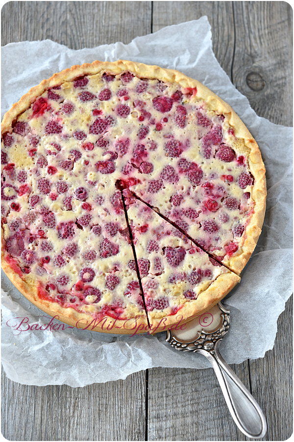 Tarte mit Früchten und weißer Schokocreme Tarte mit Früchten und weißer Schokocreme