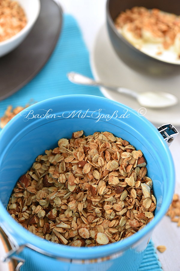 Kokos- Mandel- Knuspermüsli Kokos- Mandel- Knuspermüsli