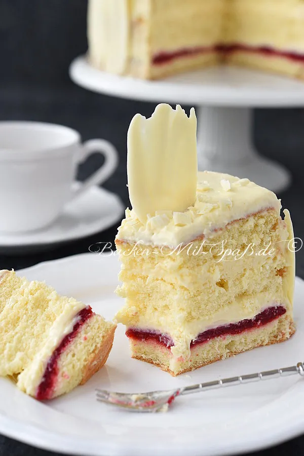 Konditorcreme- Torte mit Himbeeren Konditorcreme- Torte mit Himbeeren